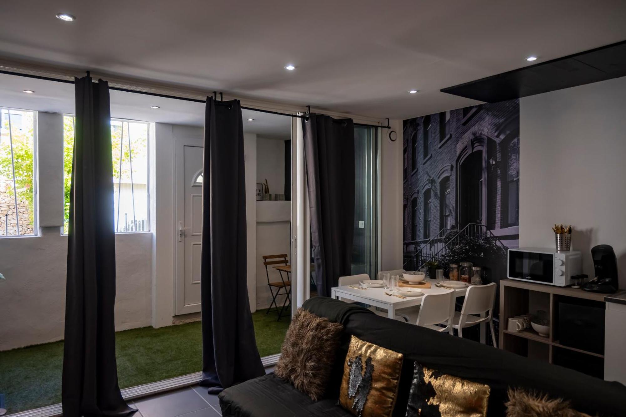 Superbe Appartement Avec Patio Nîmes Eksteriør billede